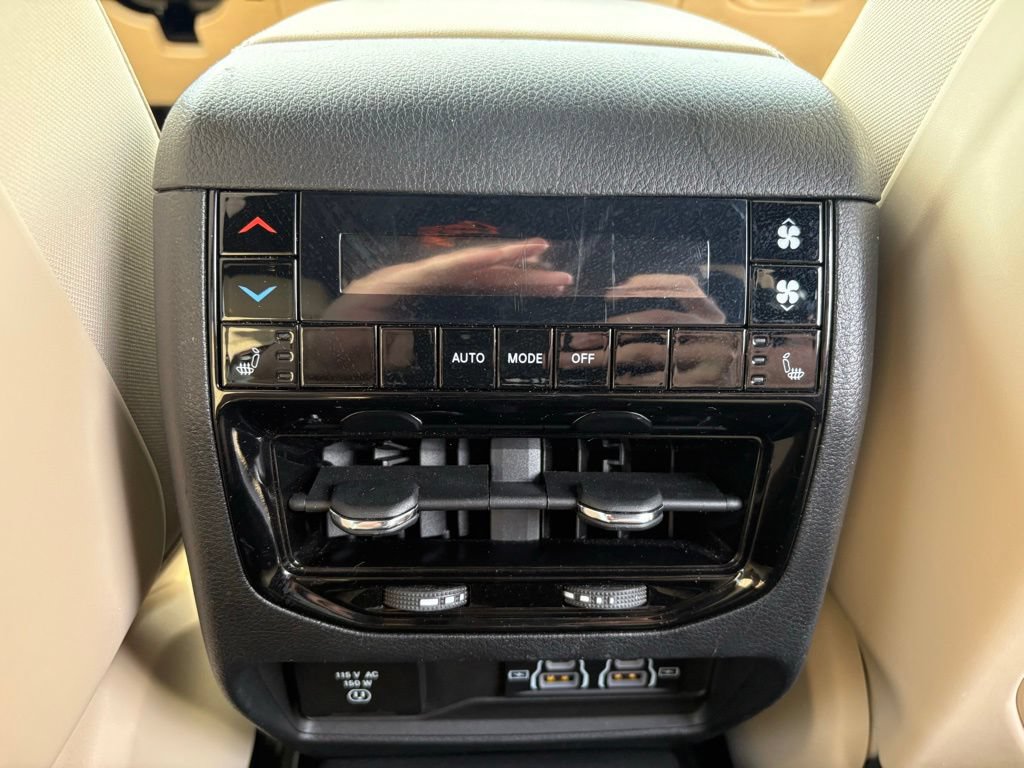 Used 2023 Jeep Grand Cherokee L Limited AWD/4WD image 41