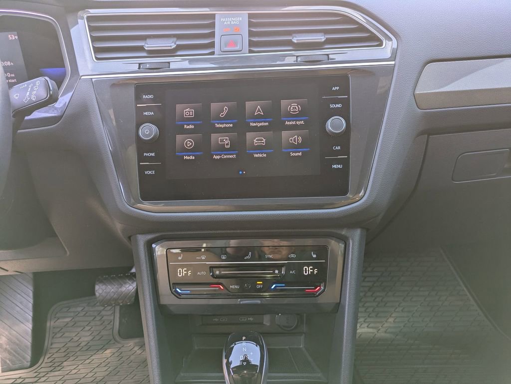 Used 2022 Volkswagen Tiguan SE AWD/4WD image 31