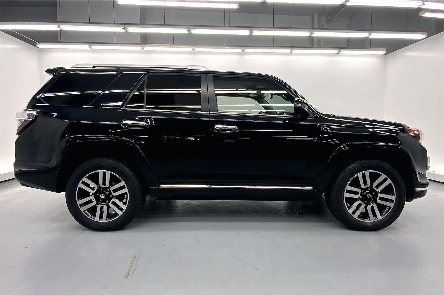 Used 2023 Toyota 4Runner Limited AWD/4WD image 5