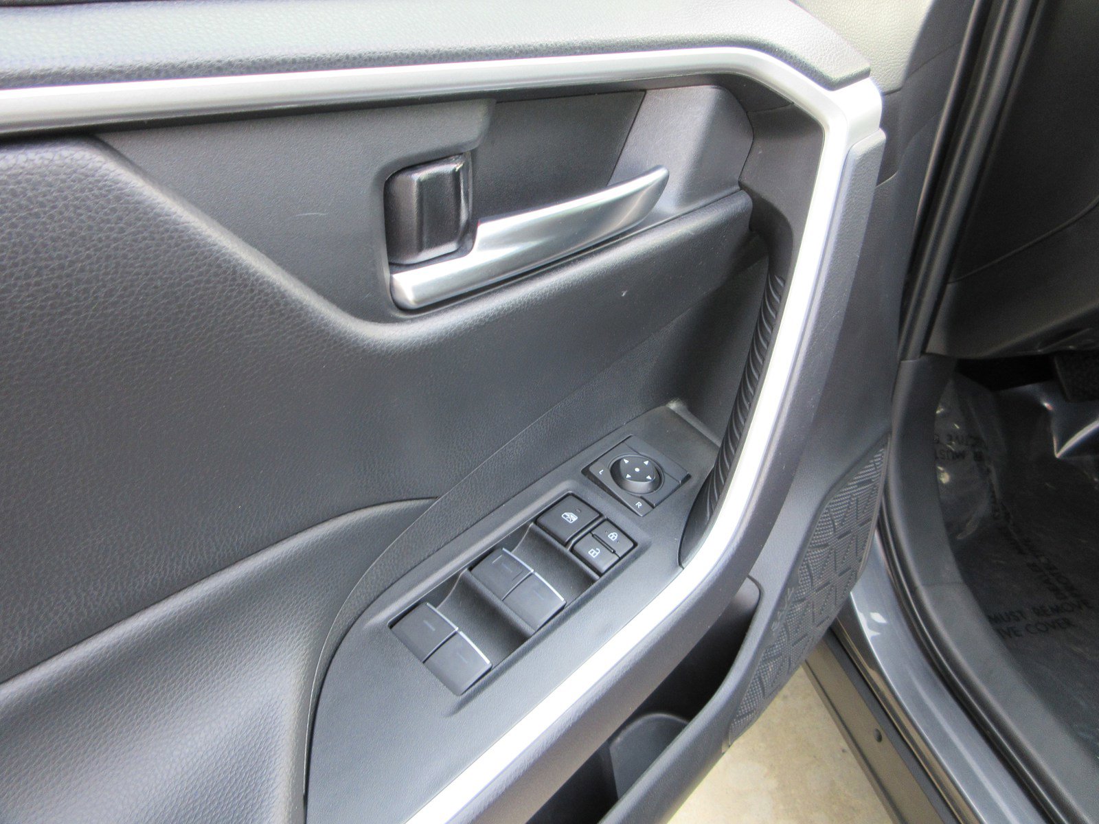Used 2024 Toyota RAV4 XLE AWD/4WD image 27
