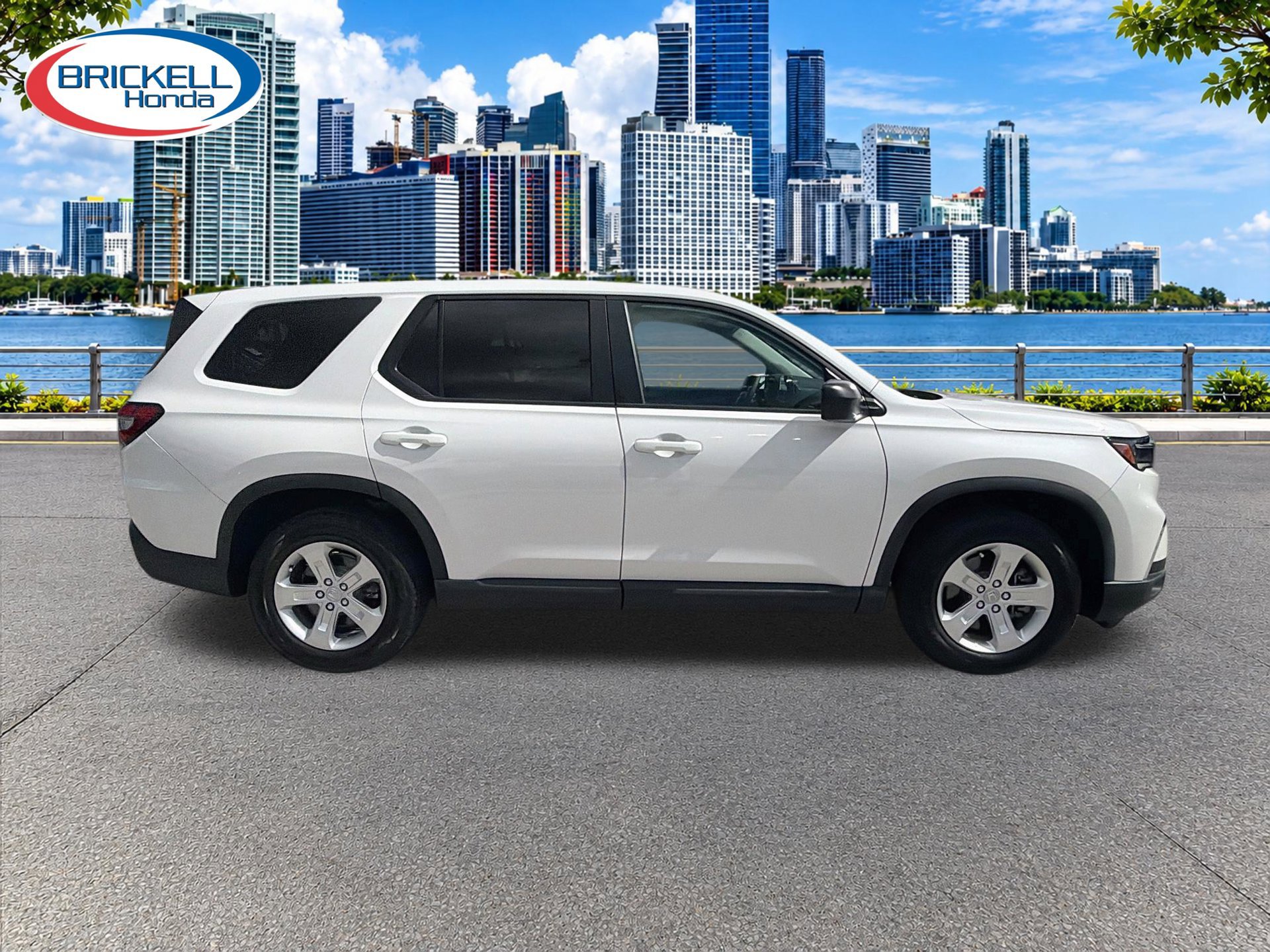Used 2023 Honda Pilot LX image 2
