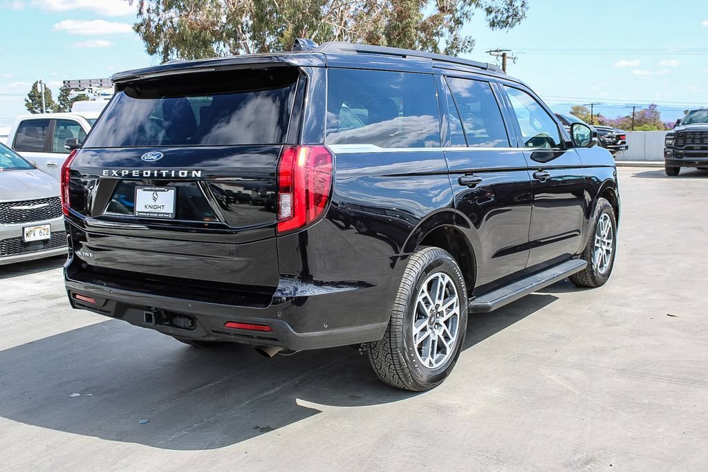 Used 2025 Ford Expedition Active AWD/4WD image 9