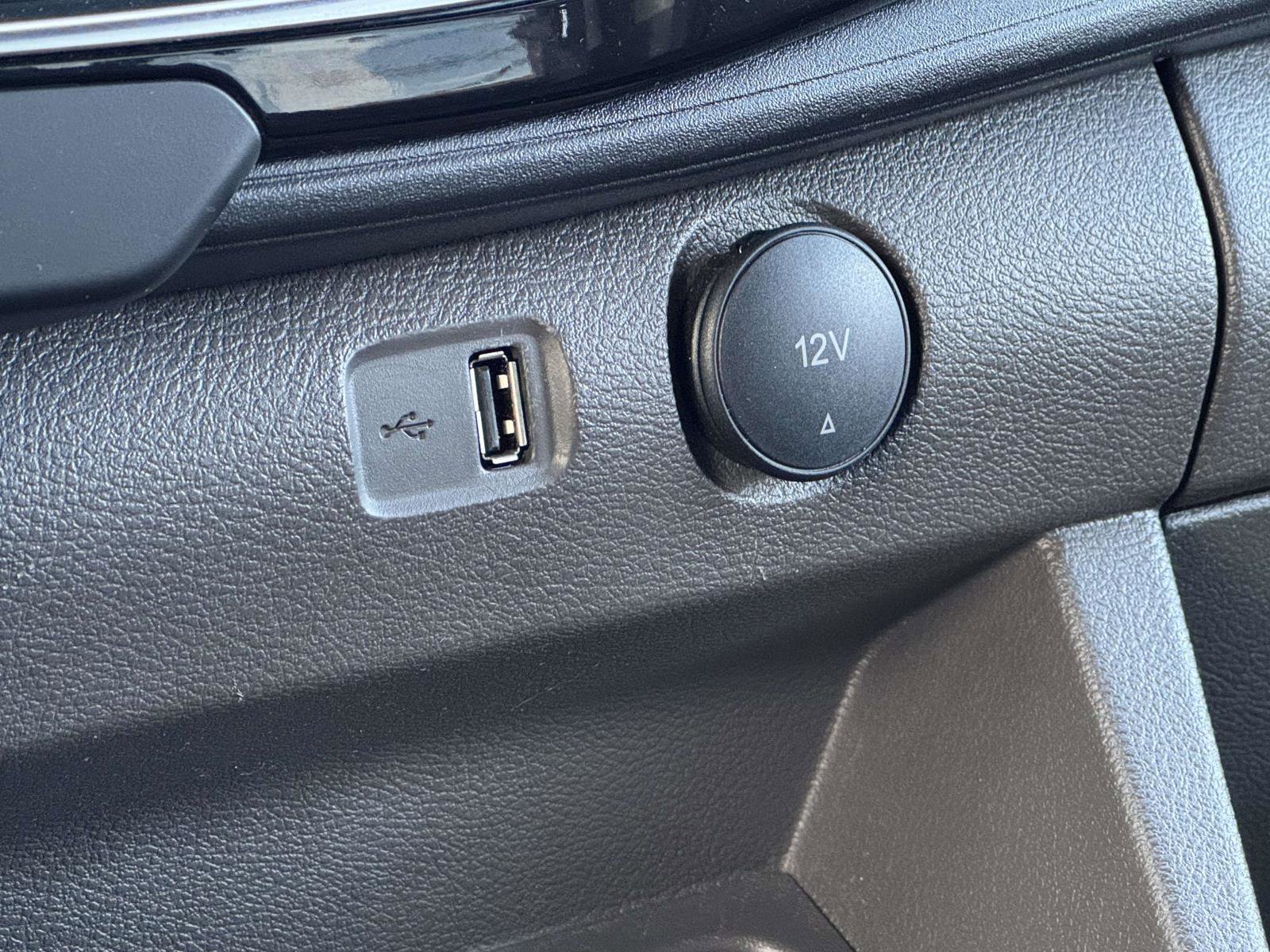 Used 2023 Ford Transit 350 XLT image 30