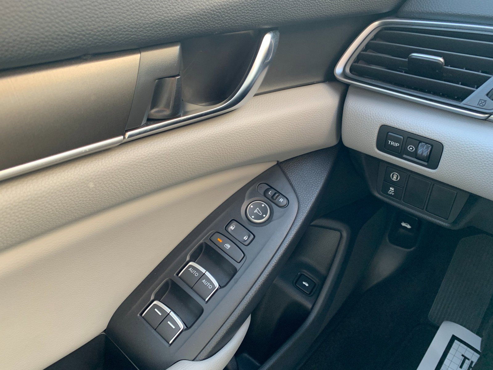 Used 2018 Honda Accord LX image 11