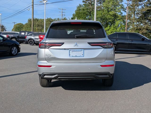 New 2026 Mitsubishi Outlander ES FWD image 4
