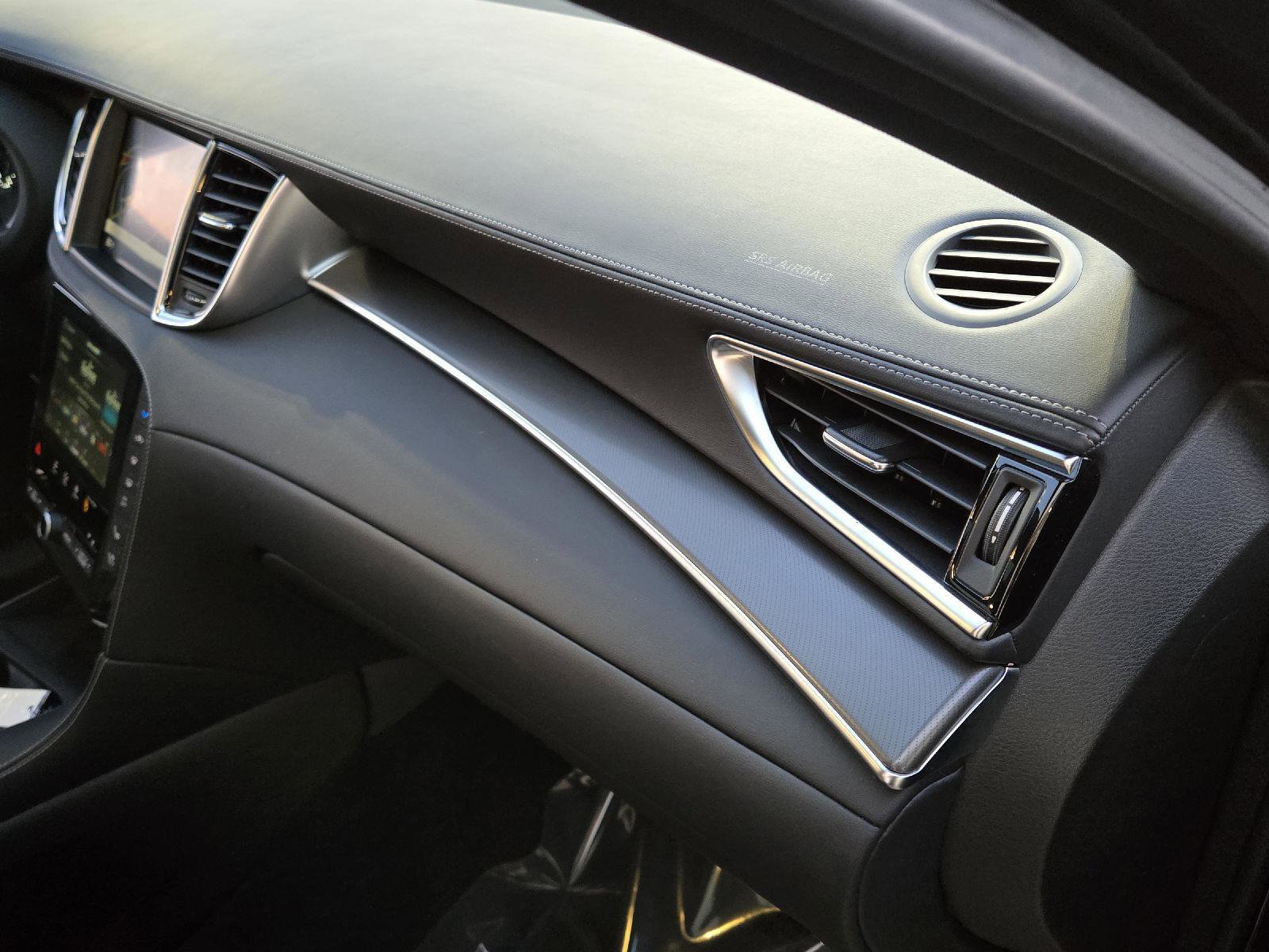 Certified 2025 INFINITI QX55 Essential image 16