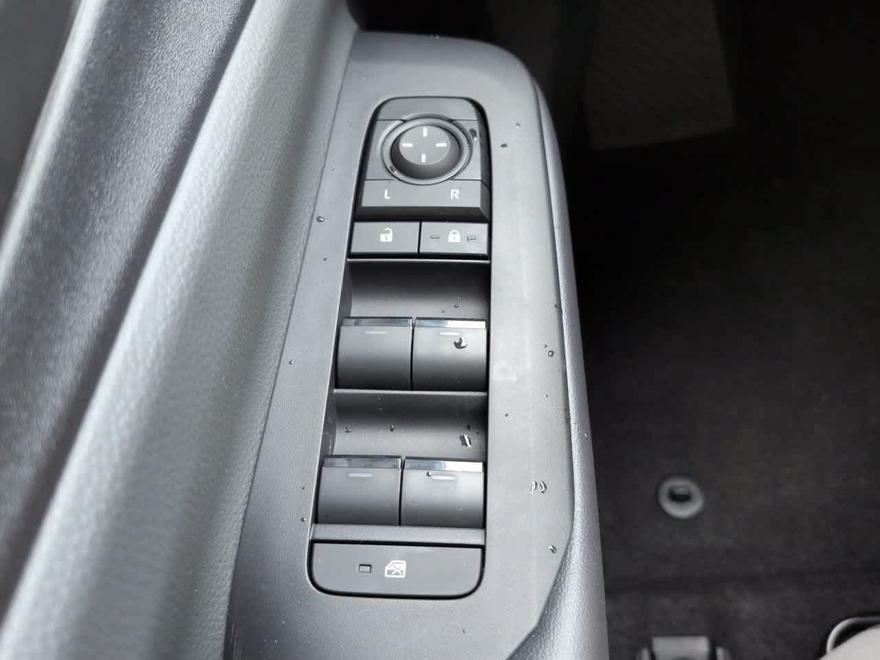 New 2026 Toyota Prius LE FWD image 21