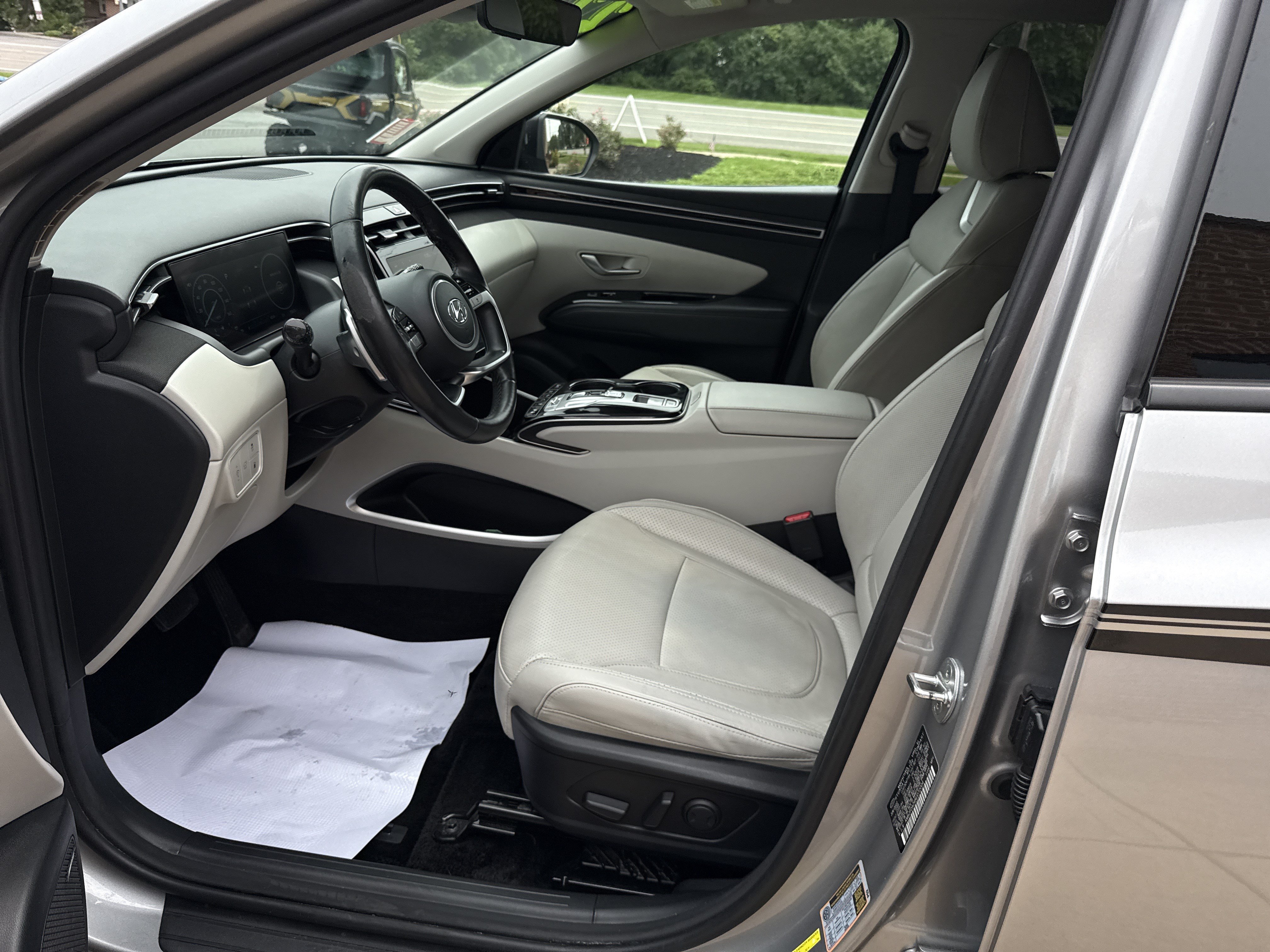 Used 2022 Hyundai Tucson Limited w/ Cargo Package AWD/4WD image 12