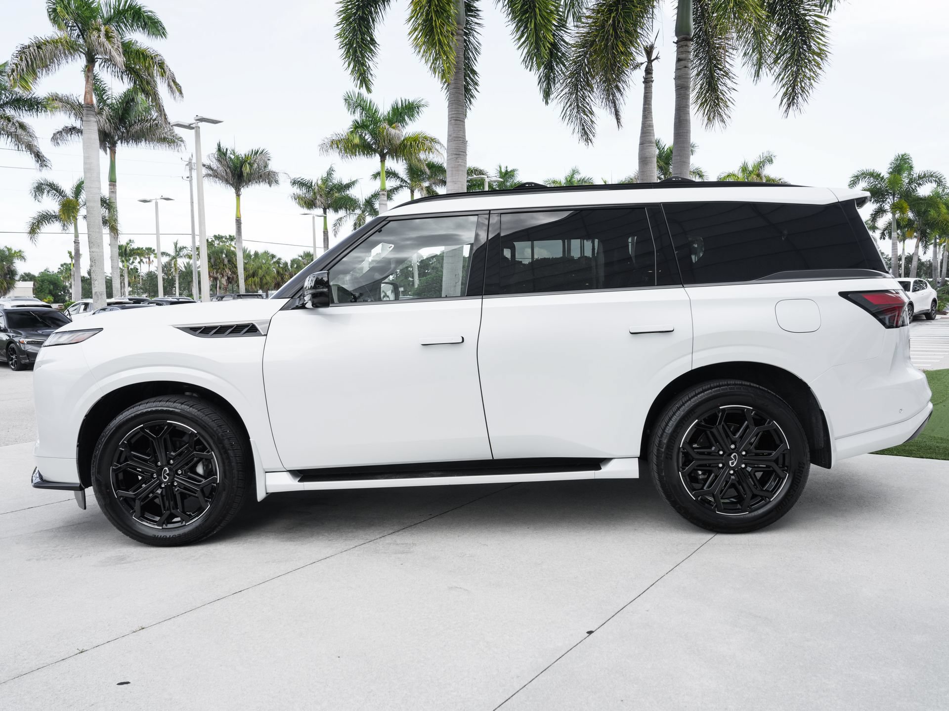 Certified 2026 INFINITI QX80 4WD w/ Sport Exterior Package image 21