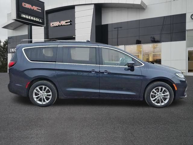 Used 2021 Chrysler Pacifica Touring AWD/4WD image 33