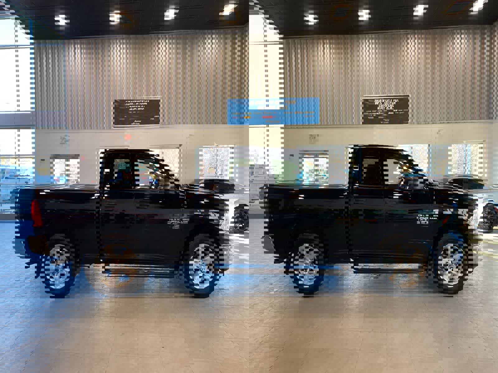 Used 2019 RAM 1500 Classic SLT image 6