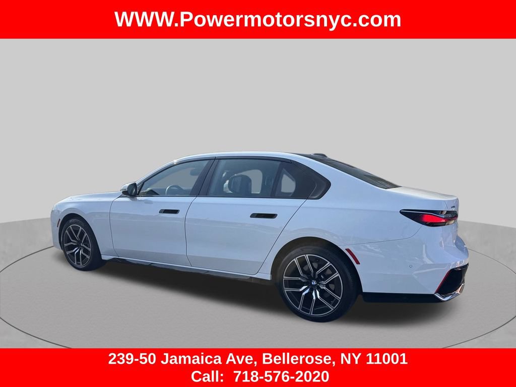 Used 2024 BMW 740i xDrive AWD/4WD image 3
