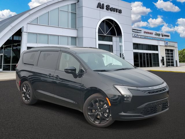 New 2027 Chrysler Pacifica Limited w/ Family Tech Group AWD/4WD image 1