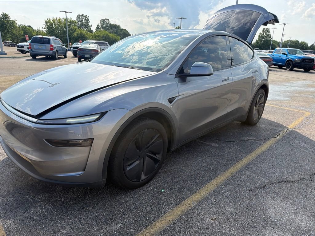 Used 2026 Tesla Model Y Long Range AWD/4WD image 3