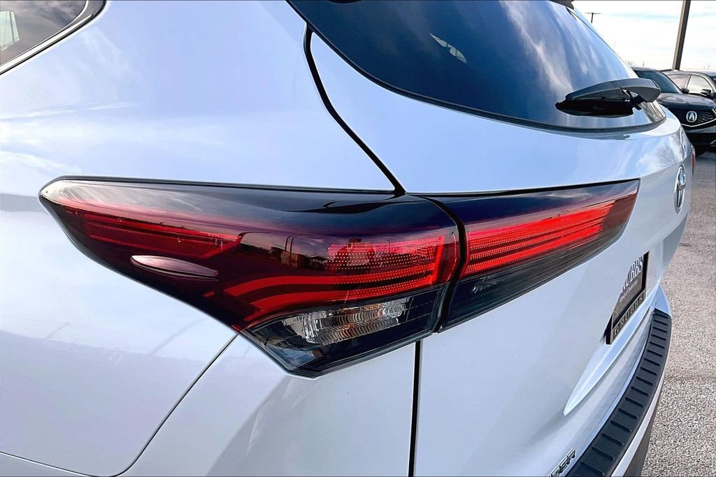 Used 2024 Toyota Highlander LE image 43