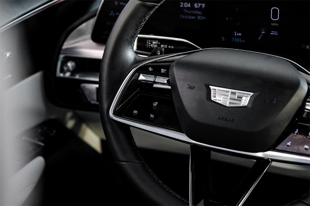 Used 2024 Cadillac Lyriq Luxury image 16