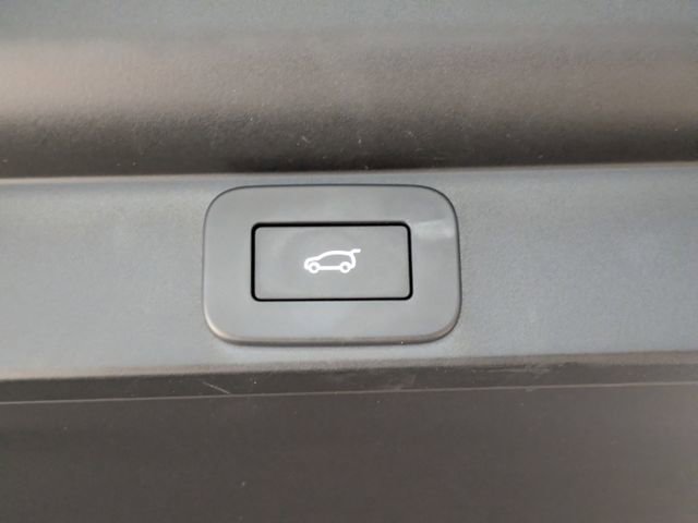 Used 2024 Land Rover Range Rover Long Wheelbase SE image 13