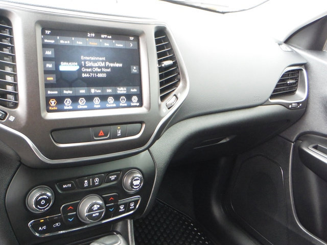 Used 2022 Jeep Cherokee Trailhawk w/ Comfort/Convenience Group AWD/4WD image 26