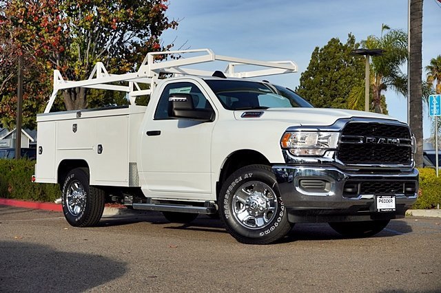 New 2024 RAM 2500 Tradesman w/ Chrome Appearance Group image 2