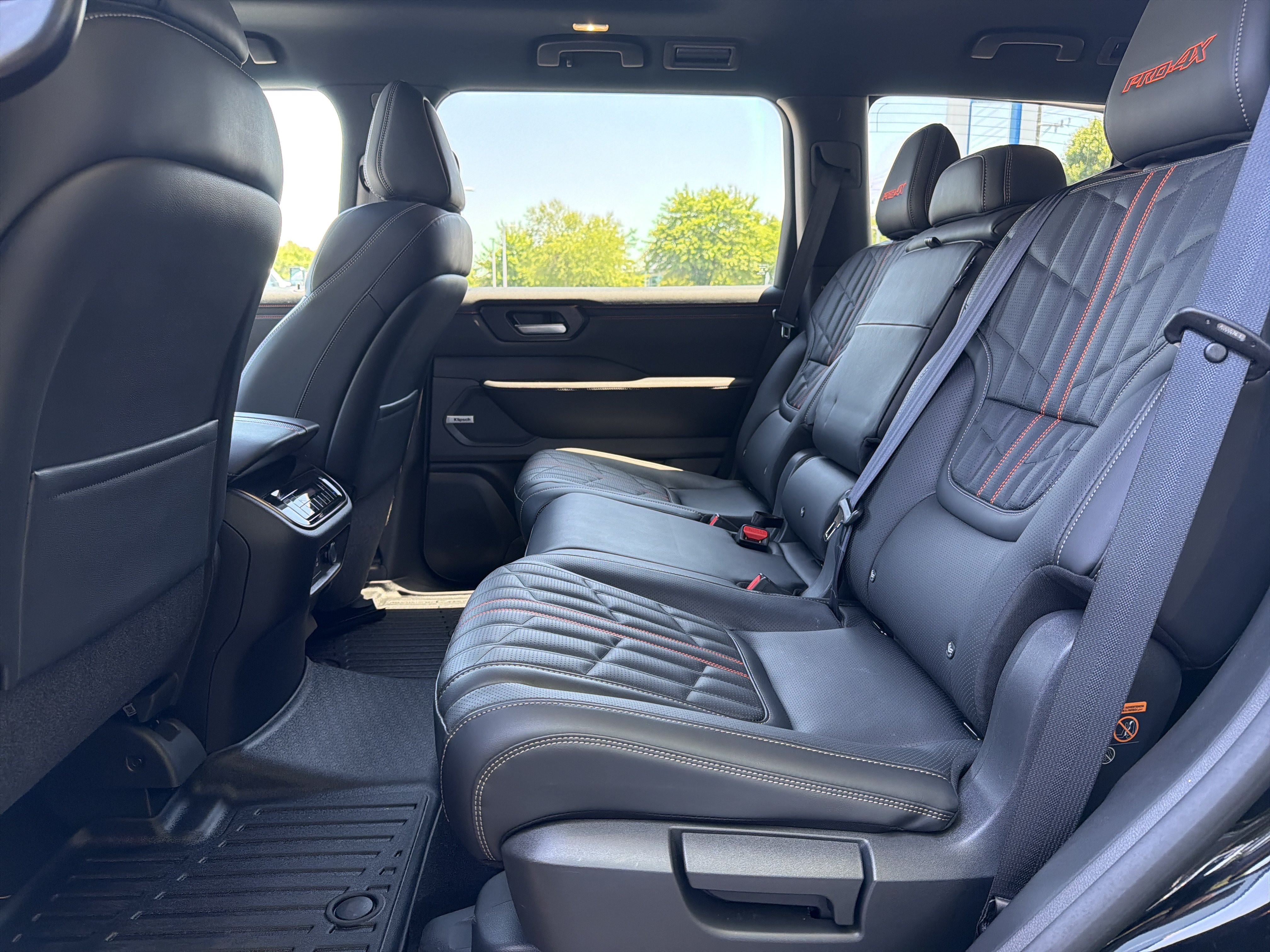 Used 2025 Nissan Armada PRO-4X w/ Pro-4X Premium Package AWD/4WD image 32
