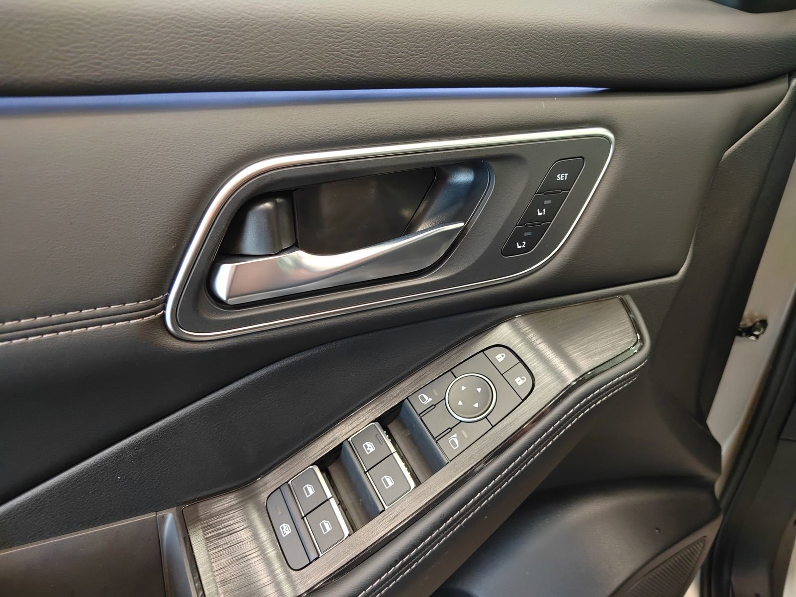 New 2026 Nissan Rogue Platinum image 9