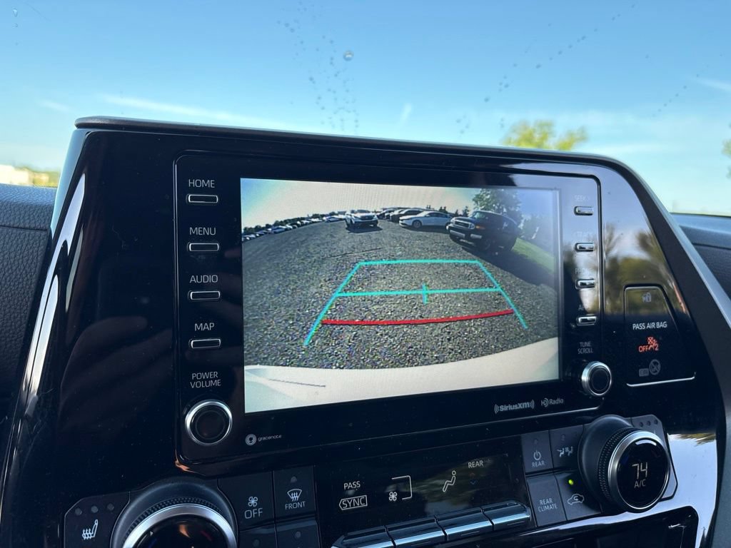 Used 2022 Toyota Highlander XLE AWD/4WD image 23