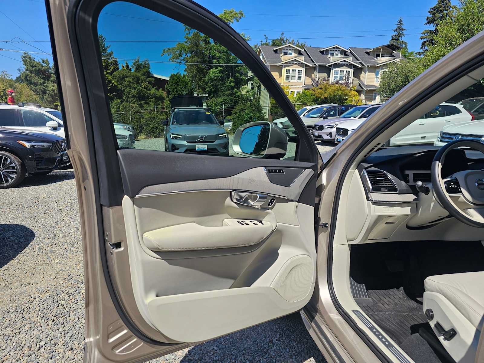 Used 2025 Volvo XC90 T8 Plus w/ Protection Package Premier AWD/4WD image 20