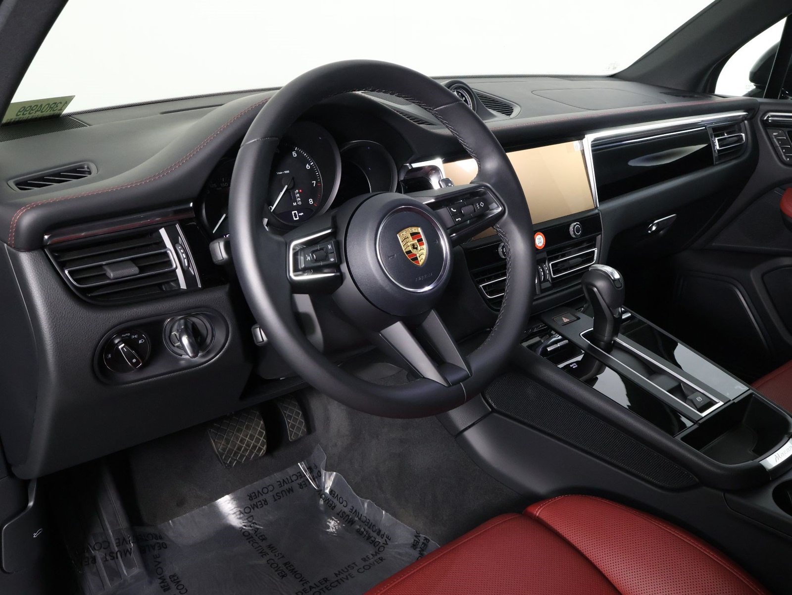 Certified 2026 Porsche Macan AWD/4WD image 4