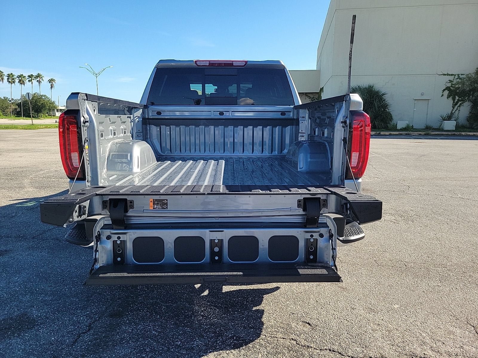 New 2026 GMC Sierra 1500 SLT w/ SLT Premium Package AWD/4WD image 7