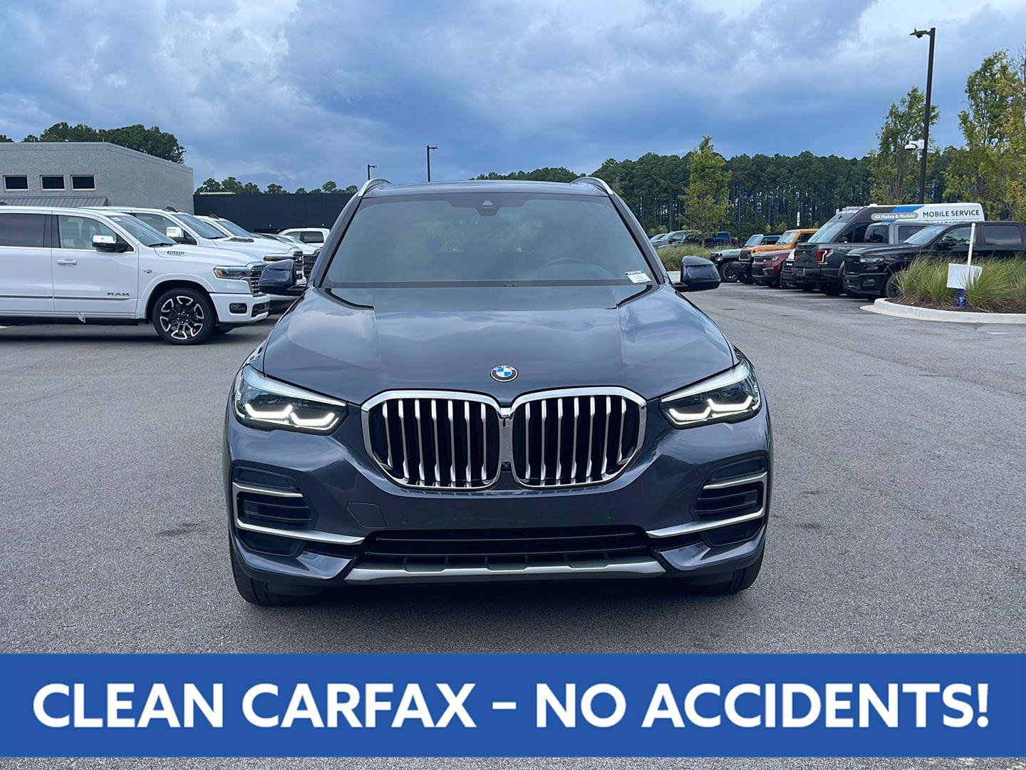 Used 2022 BMW X5 xDrive40i w/ Premium Package AWD/4WD image 2