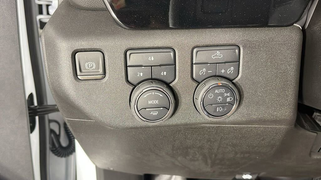 New 2025 Chevrolet Silverado 2500 LT w/ Convenience Package image 38