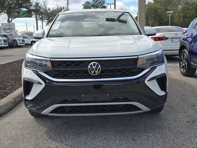 Used 2024 Volkswagen Taos SE image 3
