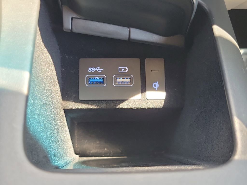 Certified 2025 Genesis GV70 2.5T AWD/4WD image 29