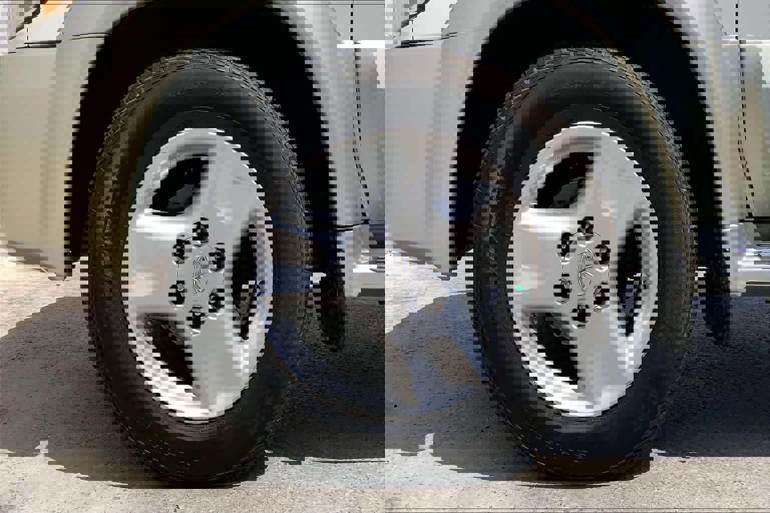 Used 2001 INFINITI QX4 2WD image 9