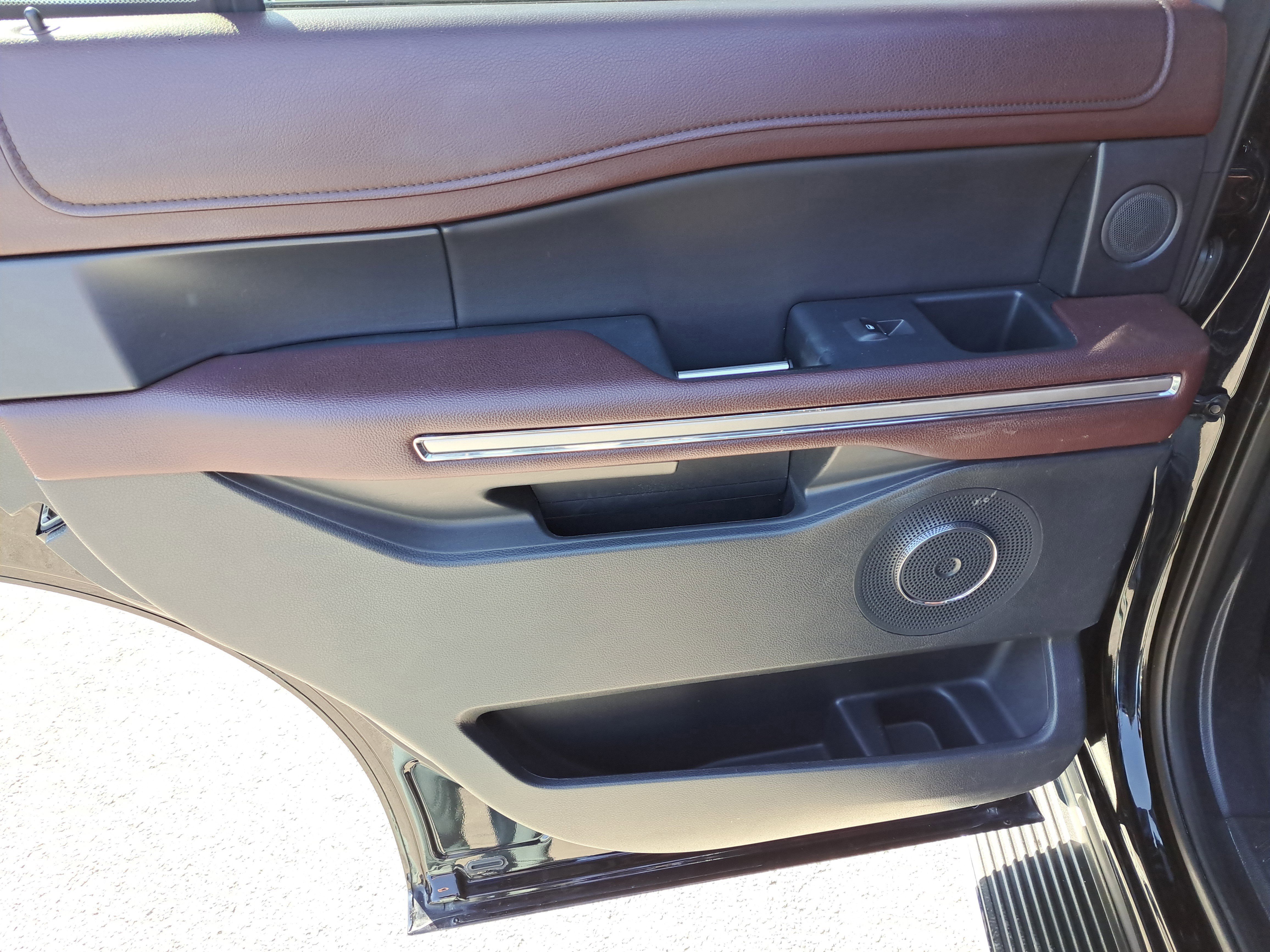 Used 2023 Ford Expedition Limited image 10