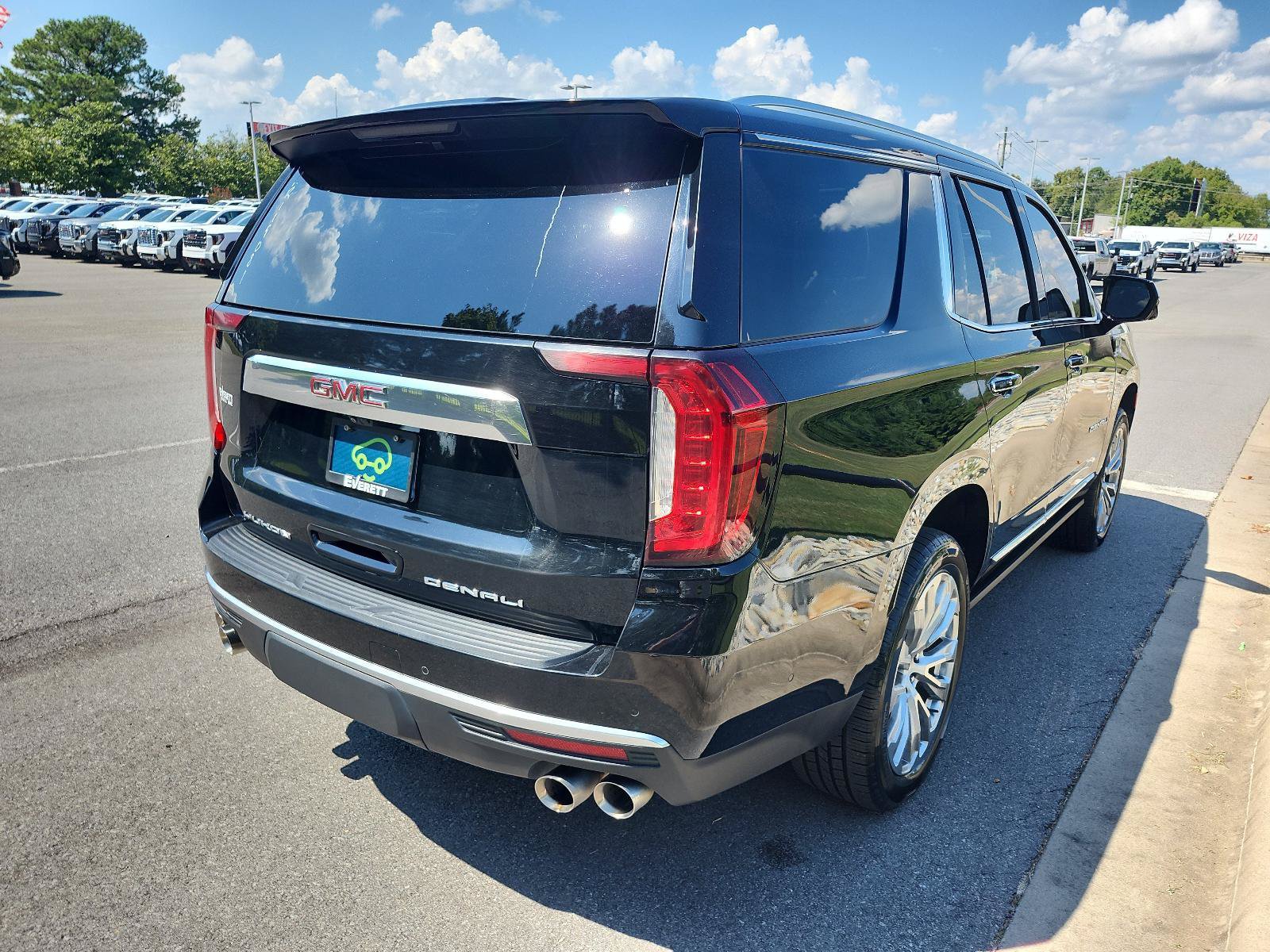 Certified 2024 GMC Yukon Denali w/ Denali Reserve Package AWD/4WD image 3