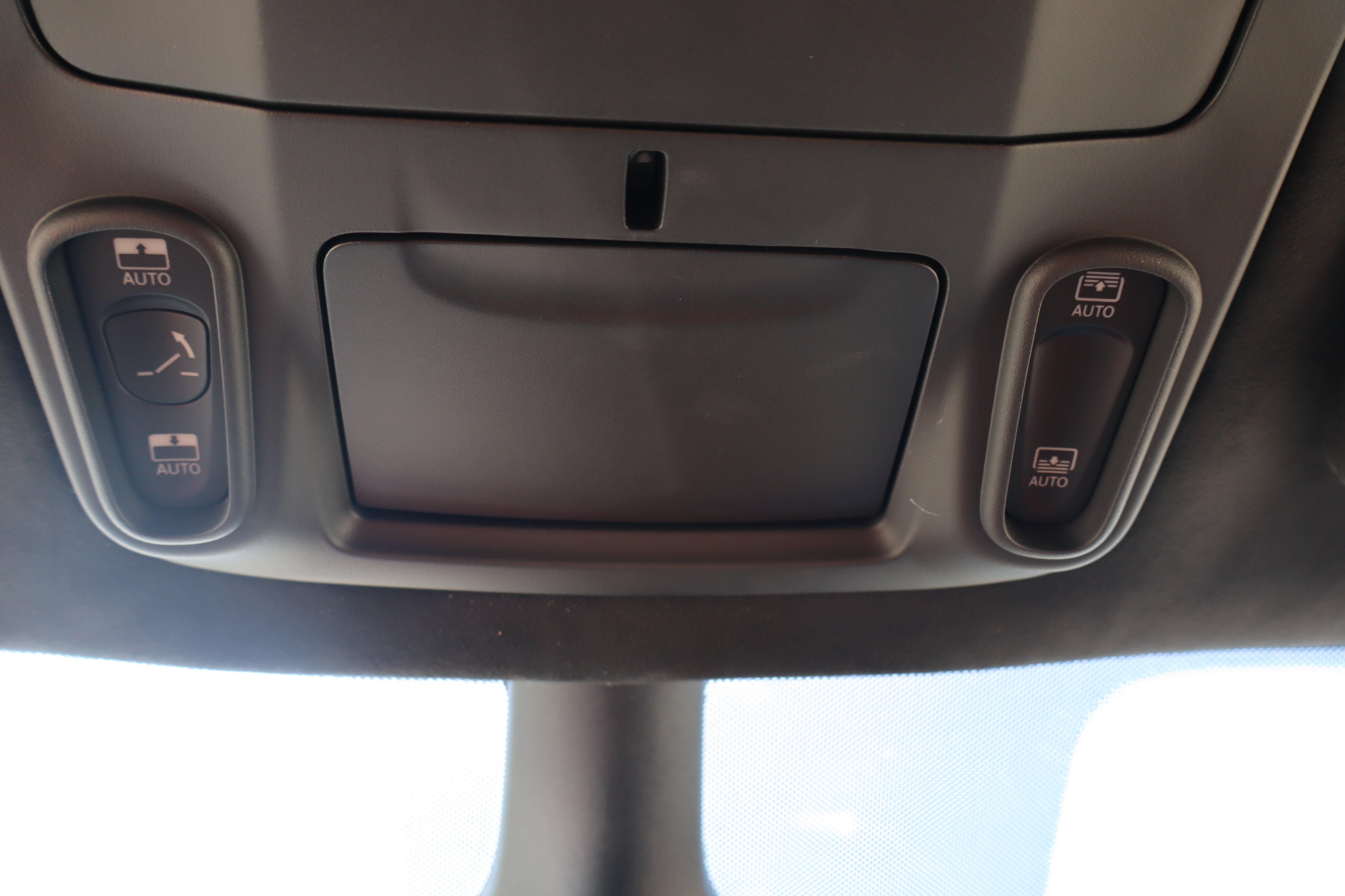 Used 2025 Chrysler Pacifica Pinnacle FWD image 28