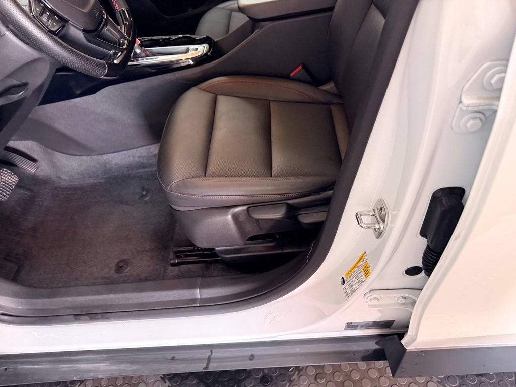 Used 2024 Chevrolet Trax RS w/ Sunroof Package FWD image 18