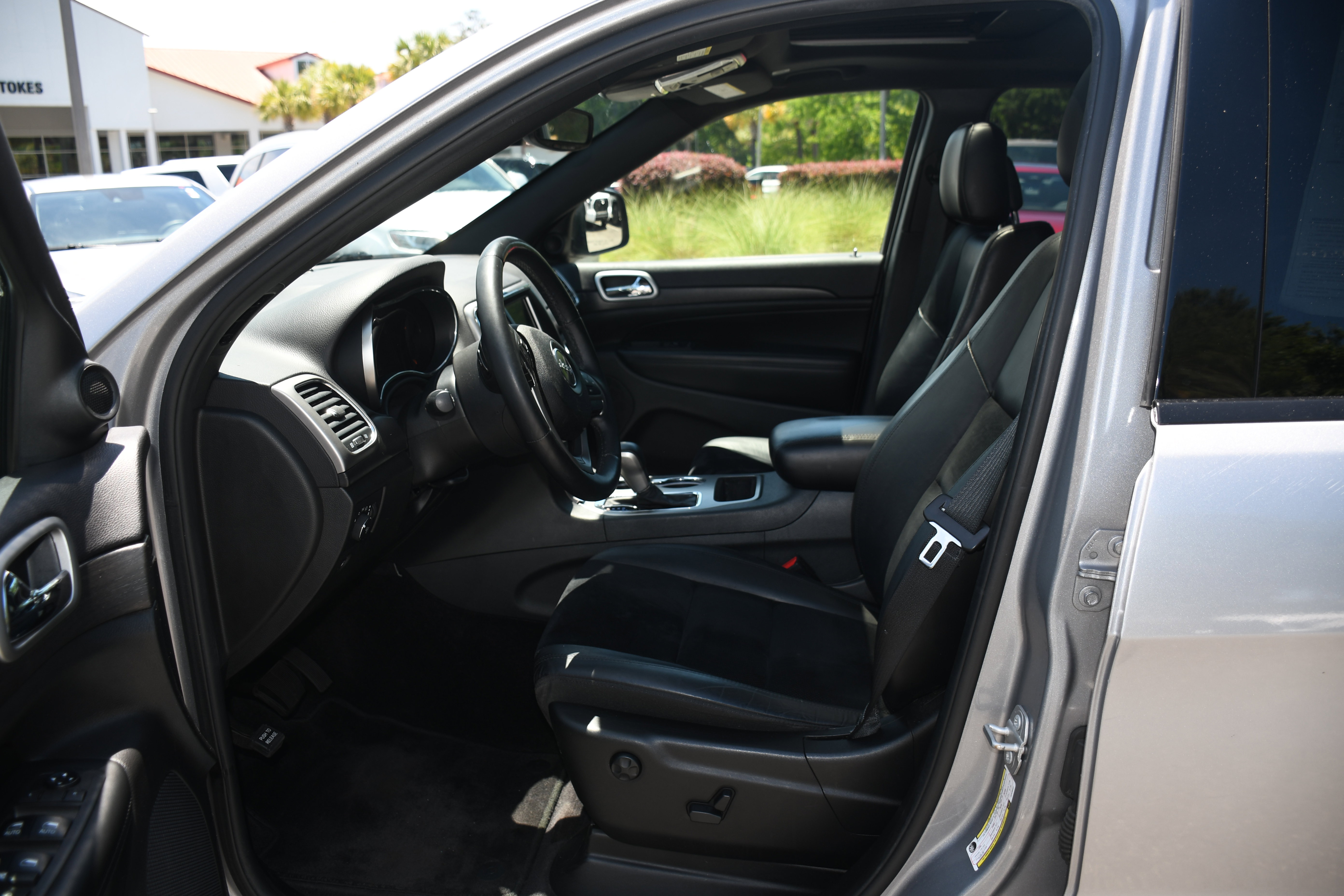 Used 2018 Jeep Grand Cherokee Altitude RWD image 8