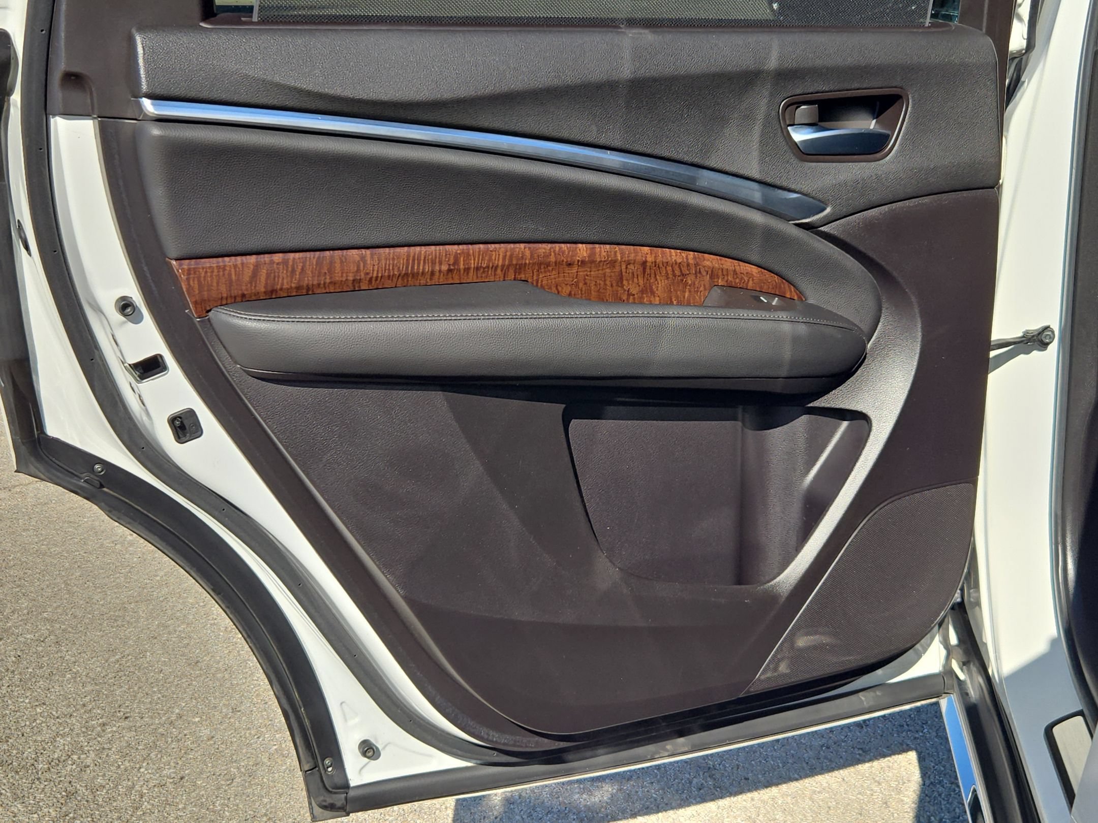 Used 2018 Acura MDX w/ Tech & Entertainment Pkg FWD image 12
