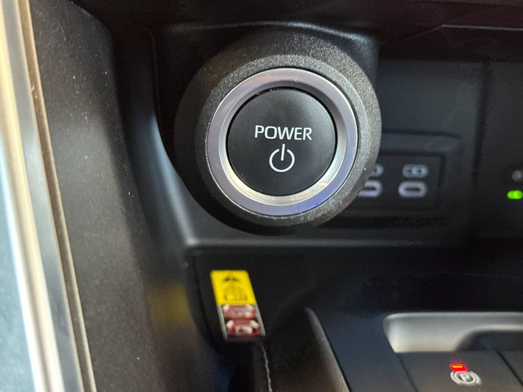 Used 2023 Toyota Venza LE AWD/4WD image 29