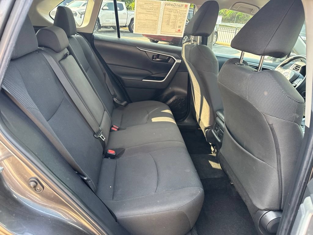 Used 2023 Toyota RAV4 LE AWD/4WD image 29