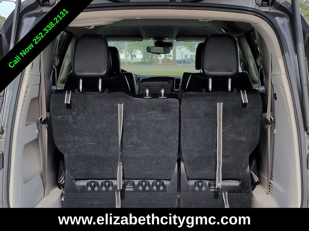 Used 2023 Chrysler Pacifica Touring-L FWD image 14
