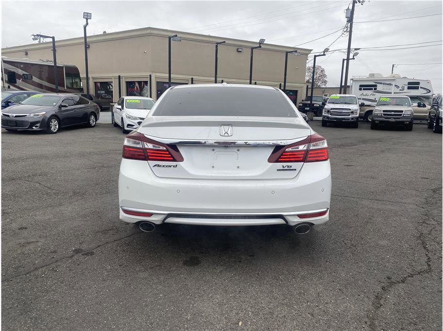 Used 2016 Honda Accord Touring image 6