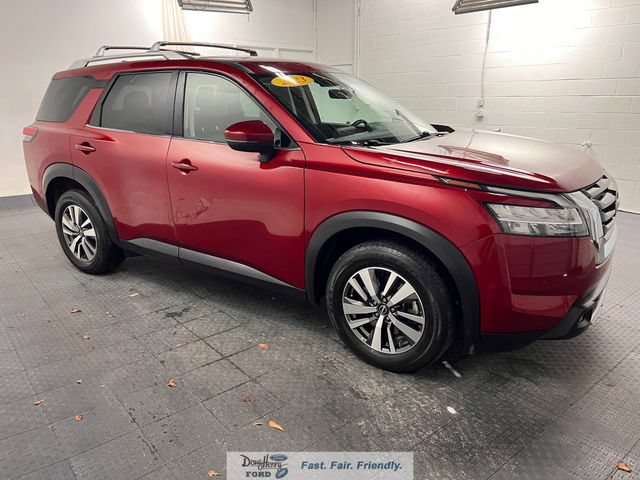 Used 2023 Nissan Pathfinder SL AWD/4WD image 4