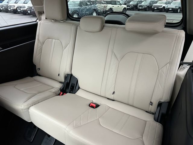 Used 2024 Ford Expedition Platinum image 23