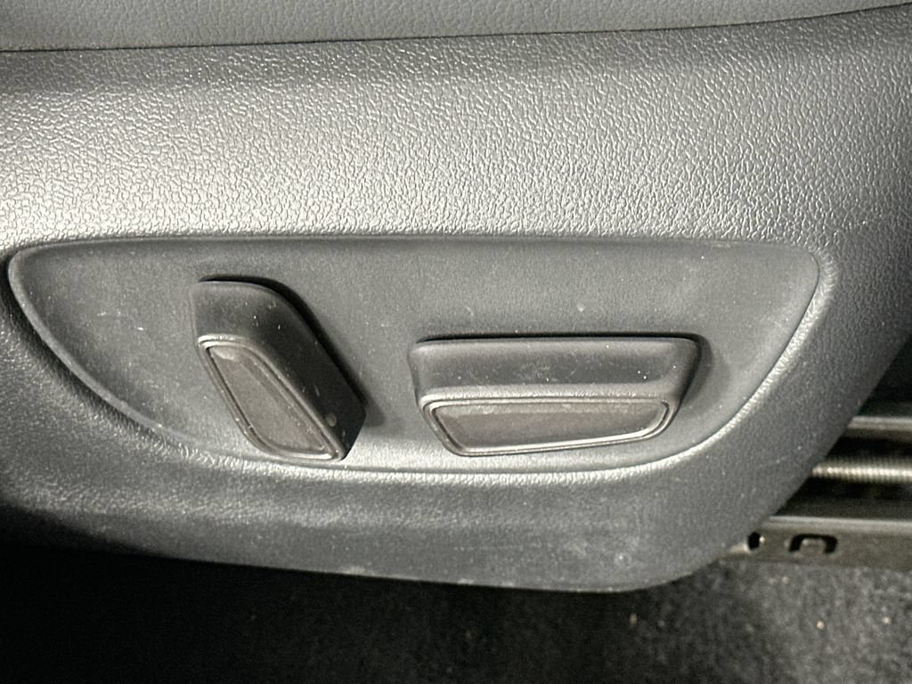 Used 2022 Toyota Highlander Platinum FWD image 24