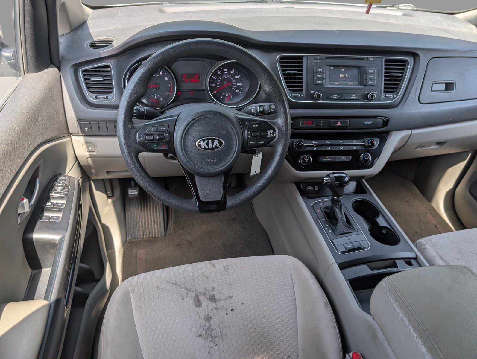 Used 2017 Kia Sedona LX FWD image 28
