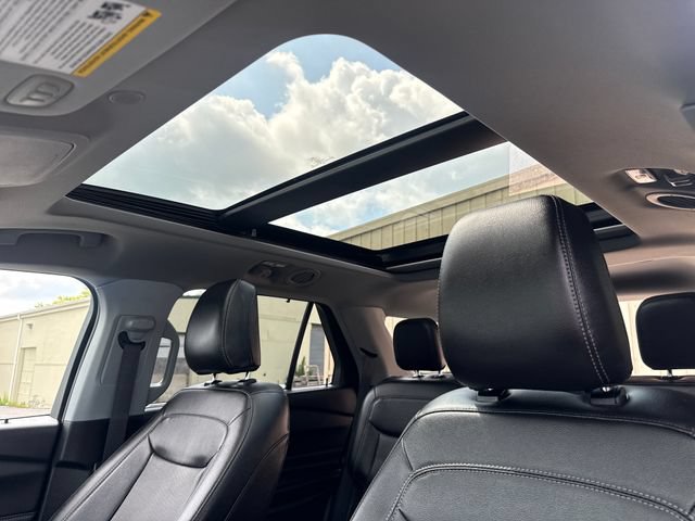 Used 2022 Ford Explorer Limited w/ Equipment Group 301A AWD/4WD image 21