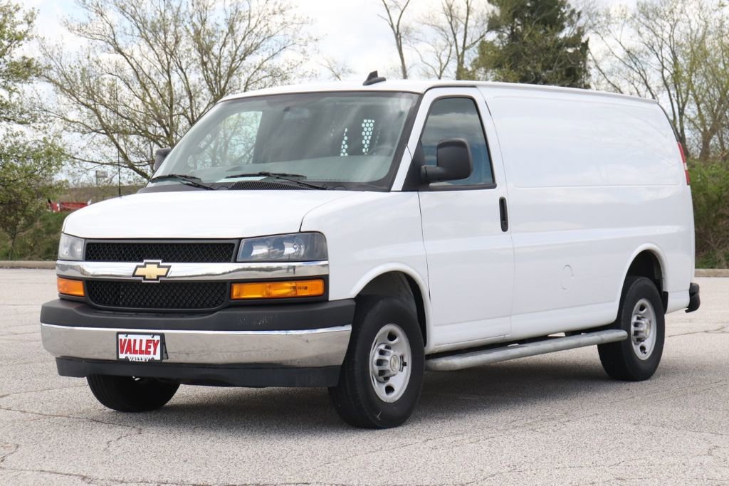 Used 2024 Chevrolet Express 2500 w/ Driver Convenience Package RWD image 4